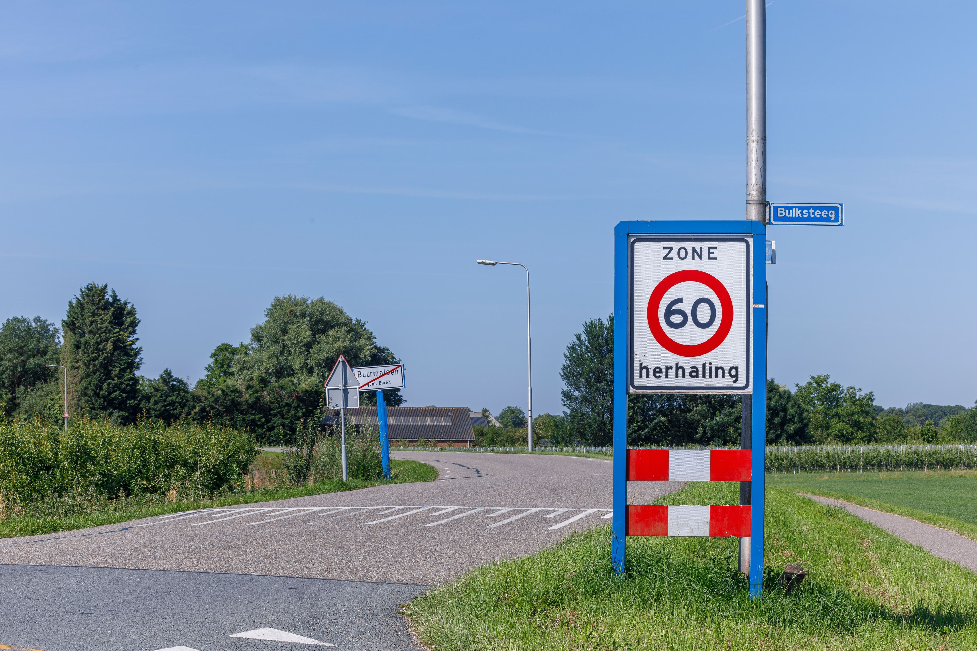 60 km per uur bord langs de weg