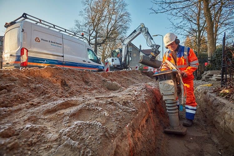 mensen aan het werk op bouwplaats