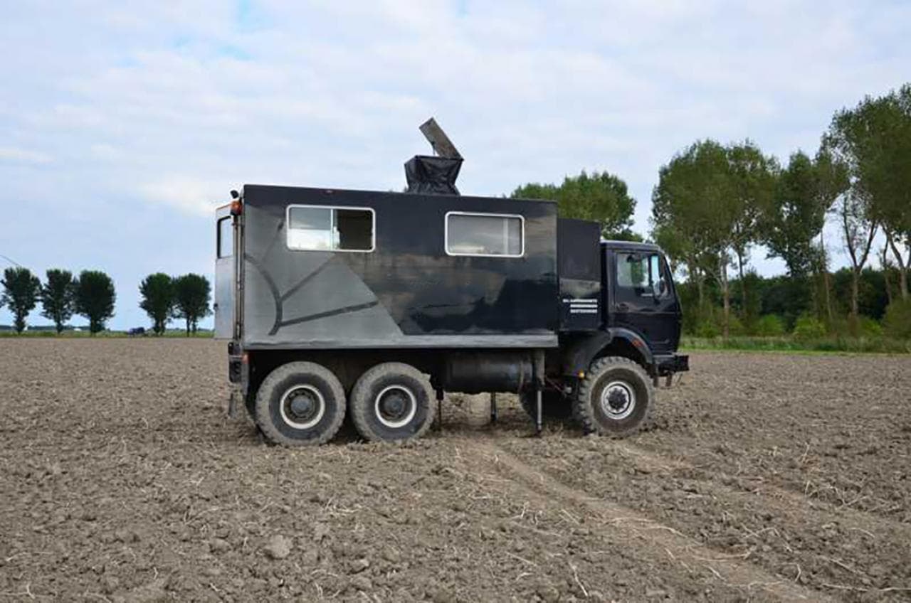 Sondeerwegen in een omgeploegde akker