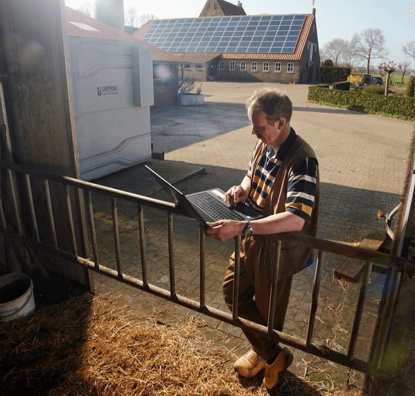 boer met laptop