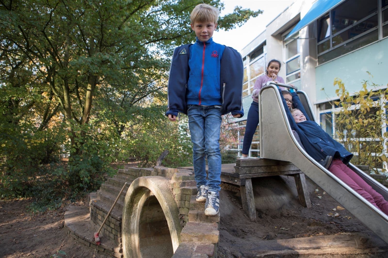 Kinderen in speeltuin