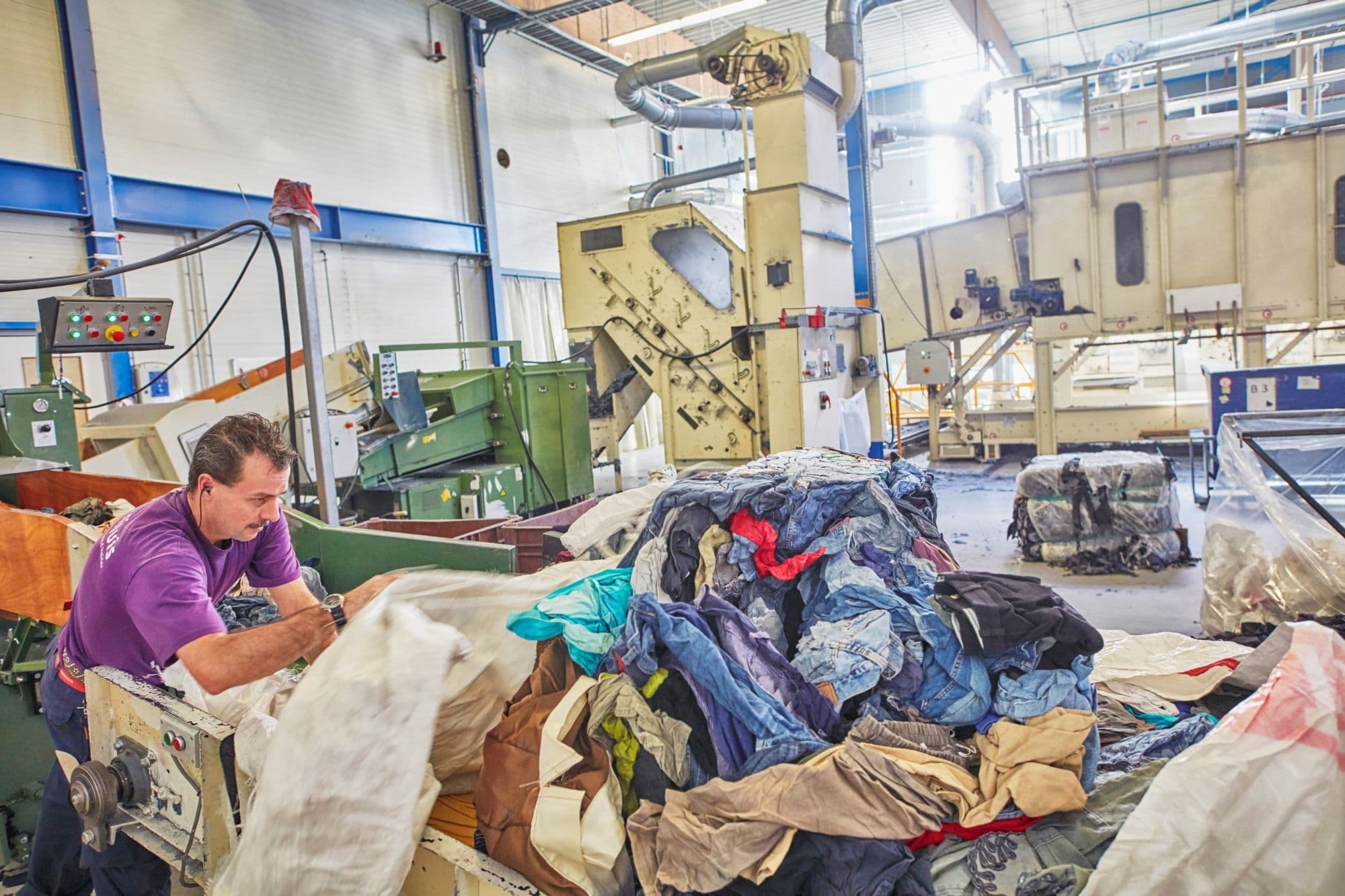 man in fabriek