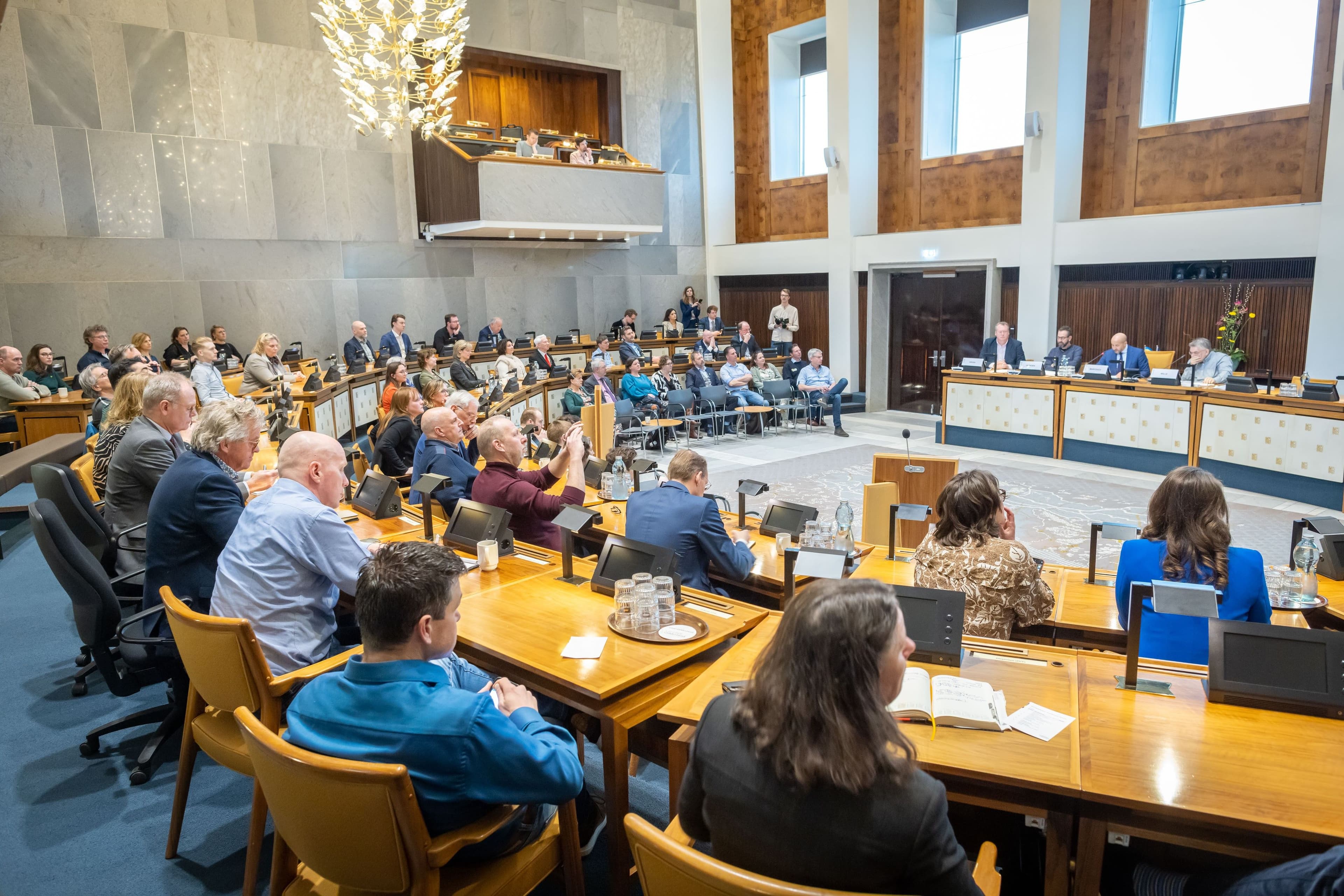 partijen aanwezig bij verkiezingsuitslag liggend.jpg