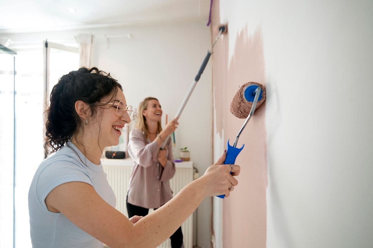 Starters die hun woning verven 