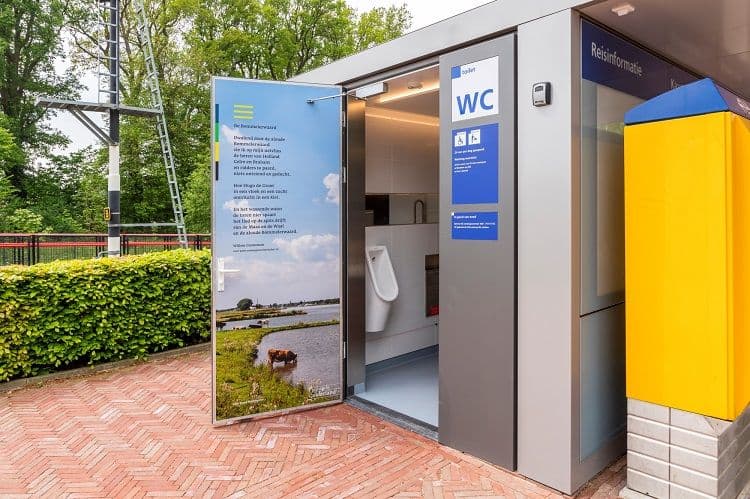 toilet op station