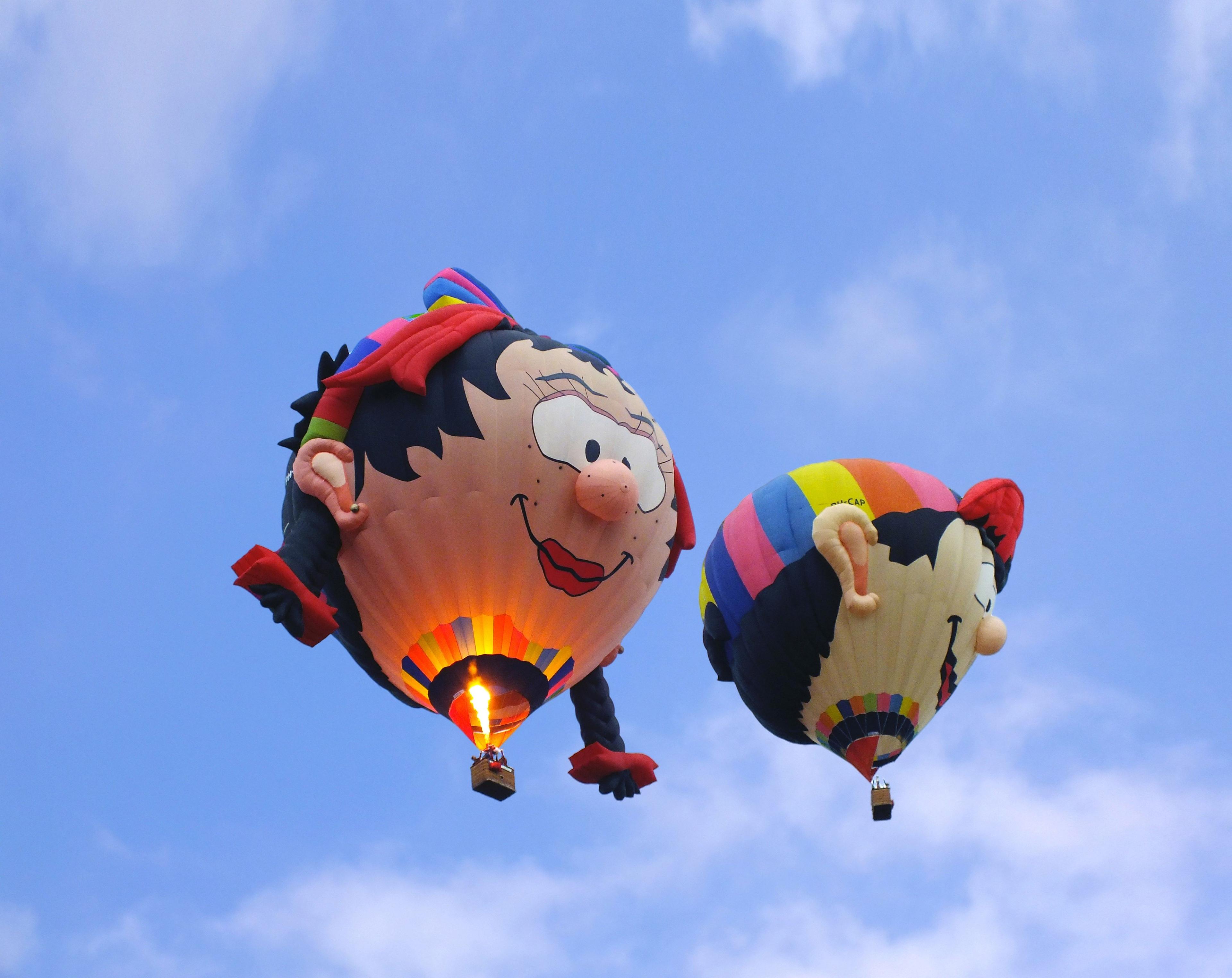 Twee luchtballonnen tijdens de Barneveldse ballon fiesta